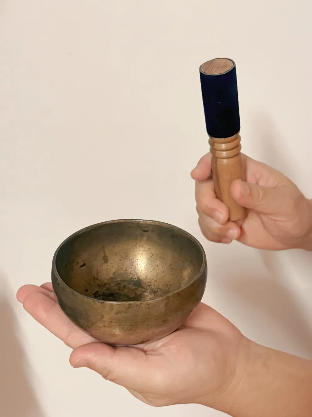 我實際體驗頌缽時使用的小型頌缽與缽棒