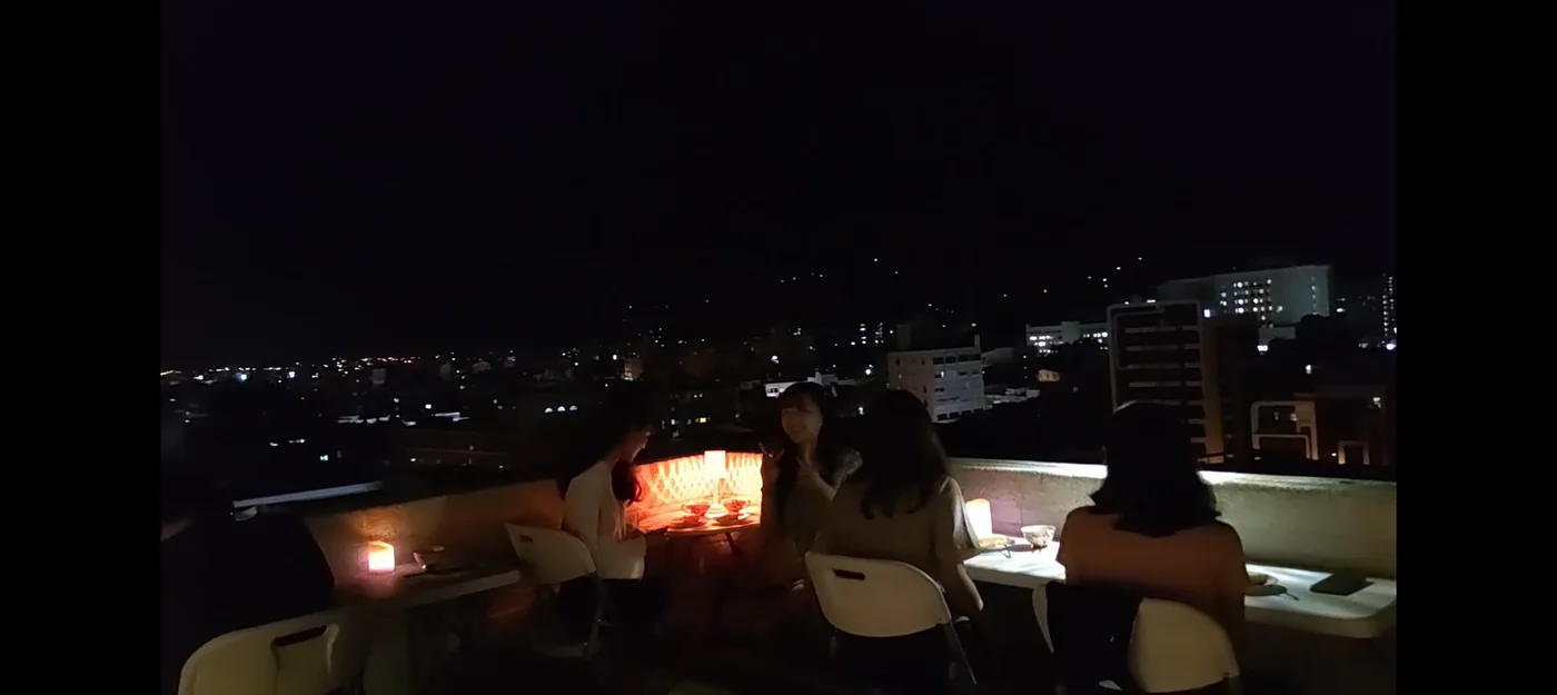 三銳首富頂樓露臺招待學生喝茶看夜景