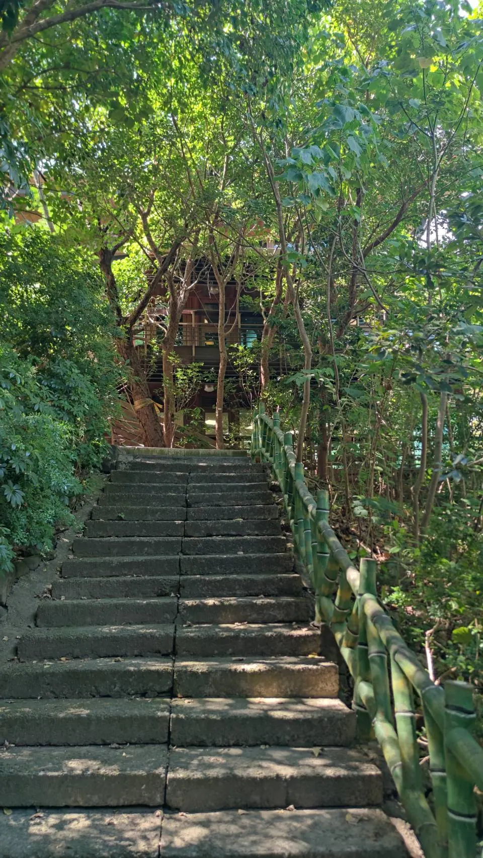 【圖｜離開北投溫泉博物館的小徑】