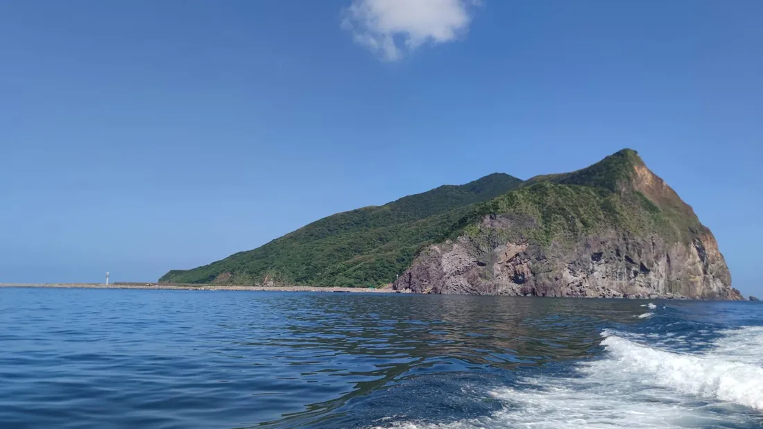 完成環繞龜山島一圈準備返航