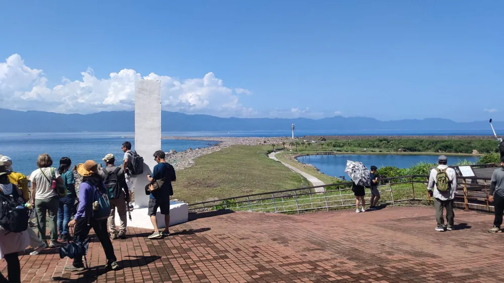 離開軍事坑道後重新回到龜尾湖開闊區域