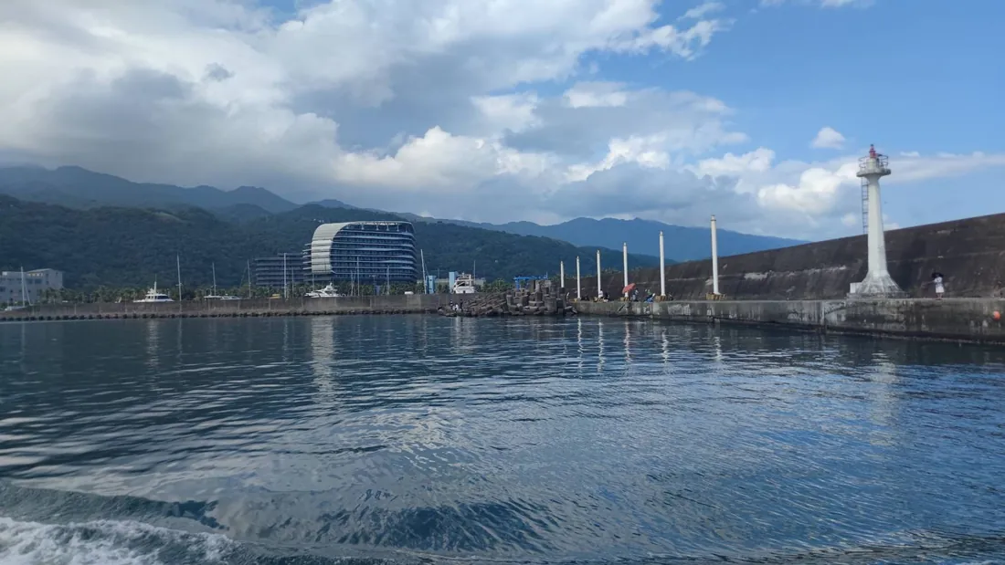返回烏石港港內