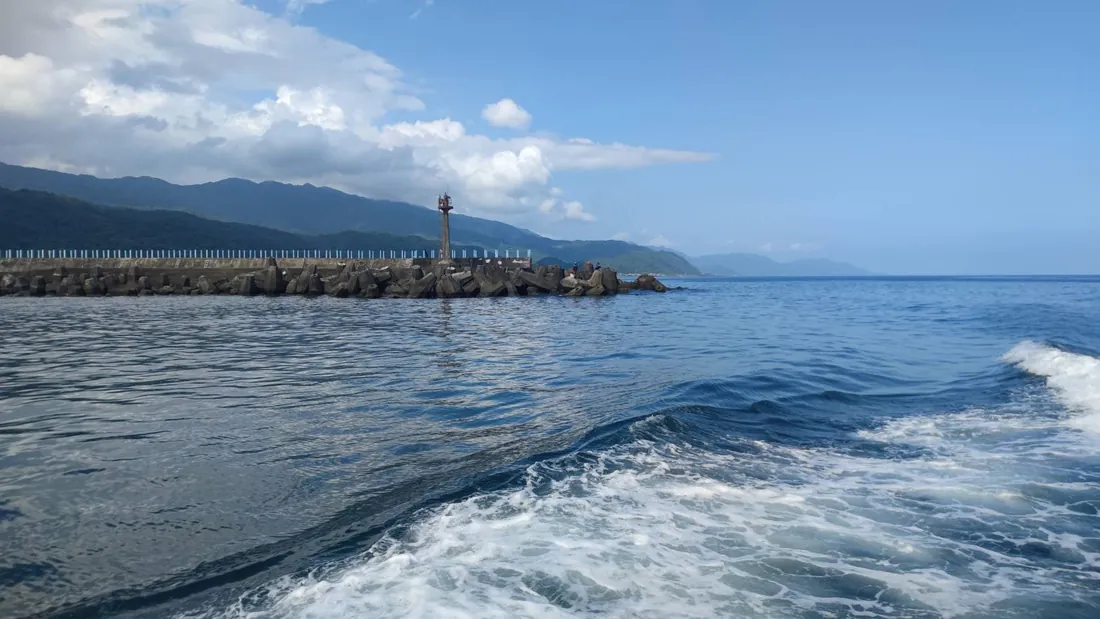 返航時台灣本島與烏石港防波堤重新出現