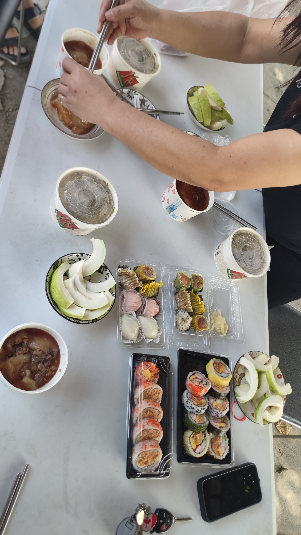 在戶外,慢慢享用這頓午餐。