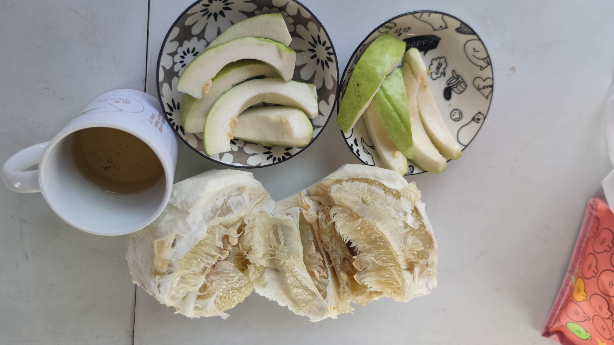芭樂是她帶來的,大白柚是我家後院的。