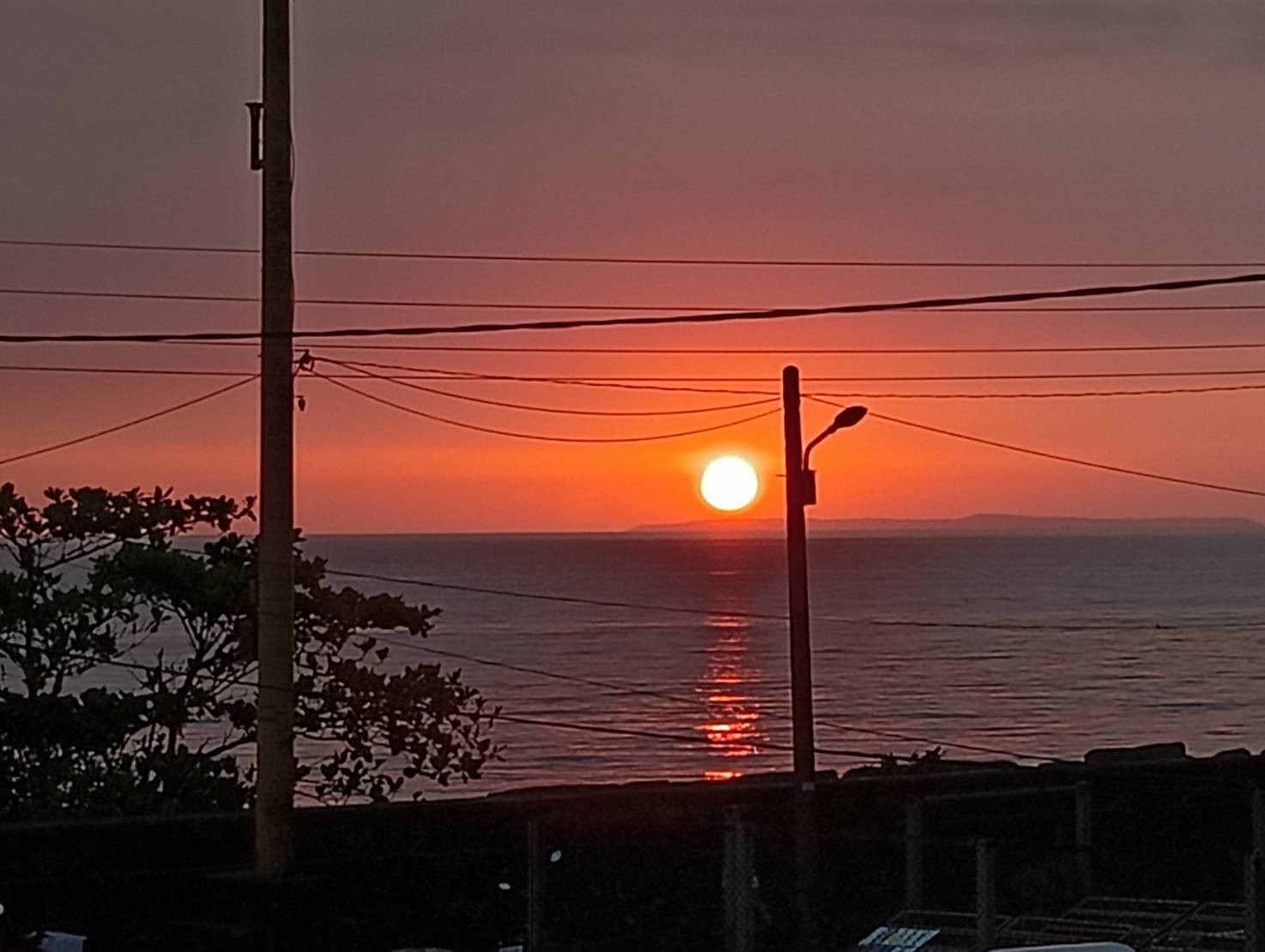 喝茶、喝咖啡,太陽也慢慢往下走。