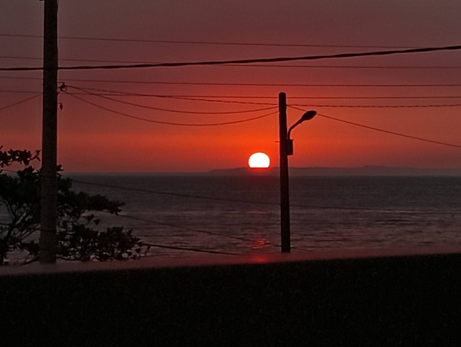 順便把她們家的夕陽帶走。